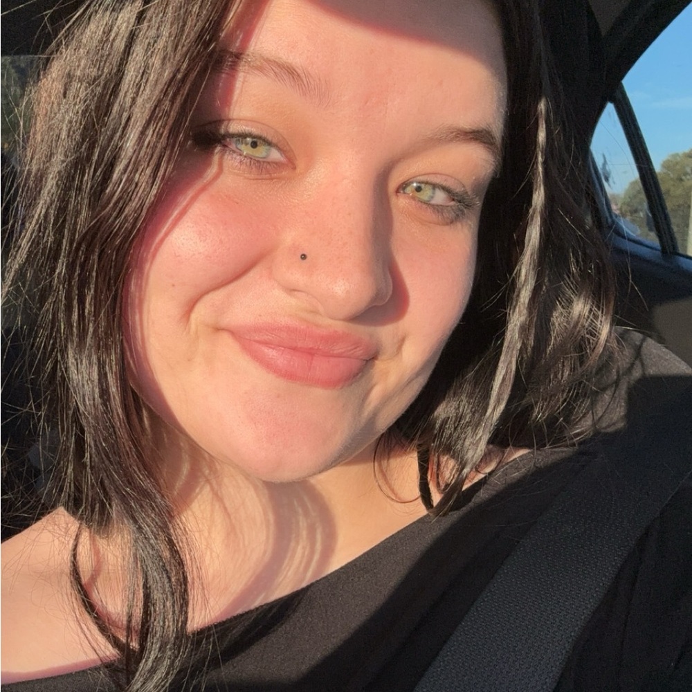 Meet your Posher, Chloe